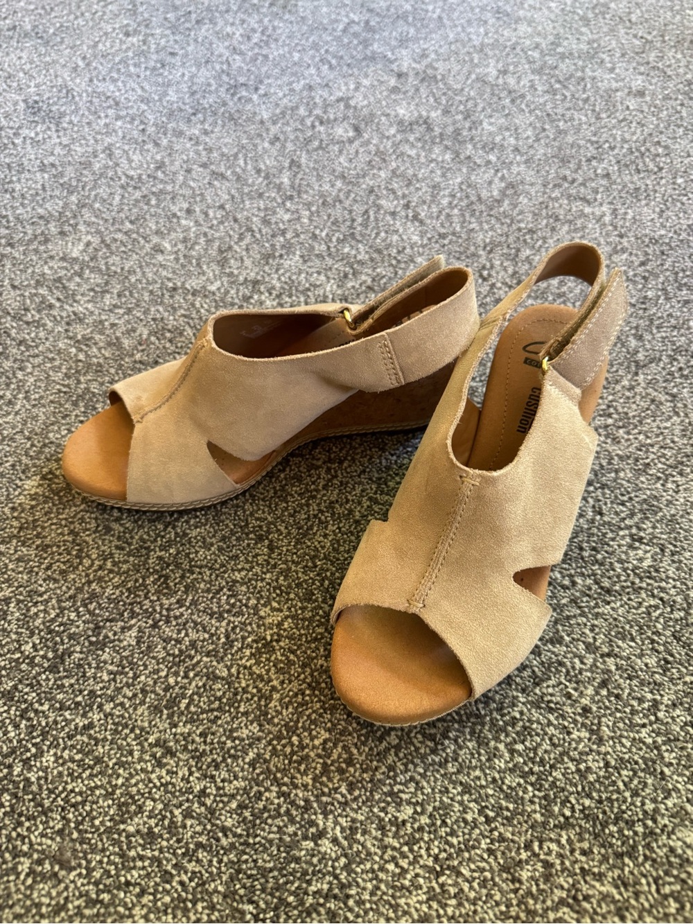 New Clarks Nude Suede Open-Toe Wedge Sandals